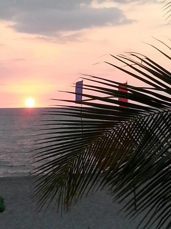 Rama International Beach Resort Botolan Exteriör bild